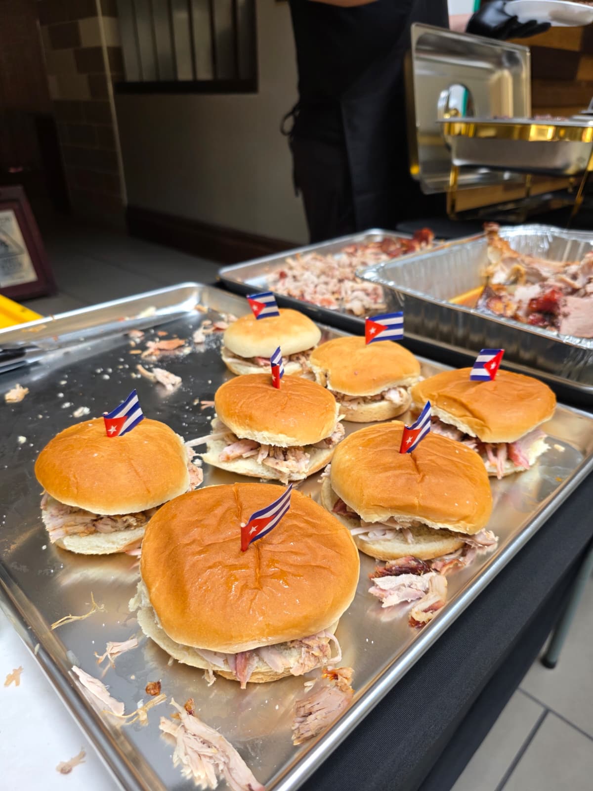 Pan con lechón para catering
